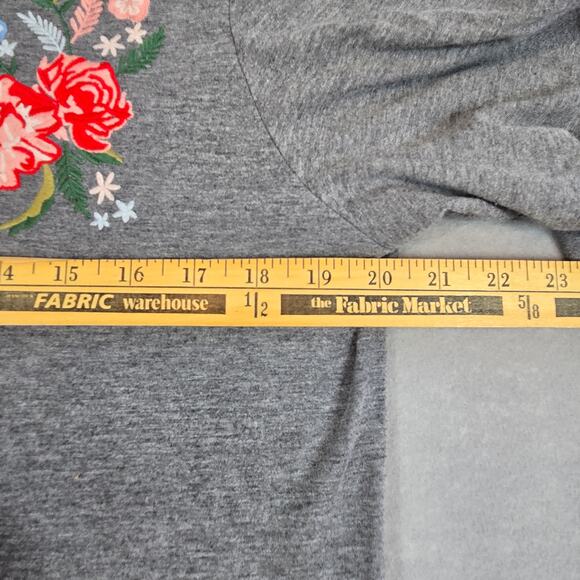 St John's Bay Gray Long Sleeve Pullover Top Floral Embroidered Detail Women's L - Picture 5 of 11